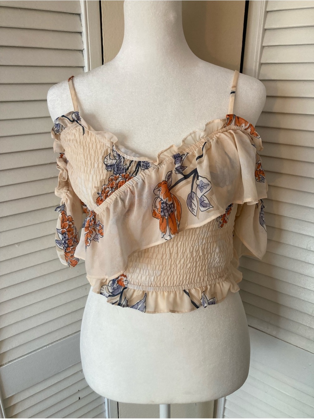 Astr cropped top with ruffle XS